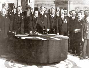 Edward Carson signing the Covenant